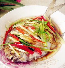 清蒸鲳鱼详细做法,清蒸鲳鱼如何制作