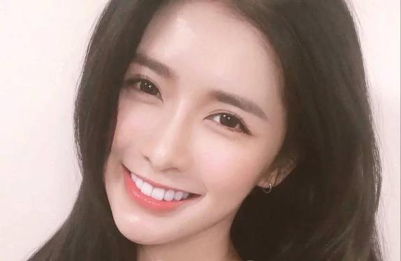 睫毛夹了马上就塌了,睫毛夹完一会就塌下来了