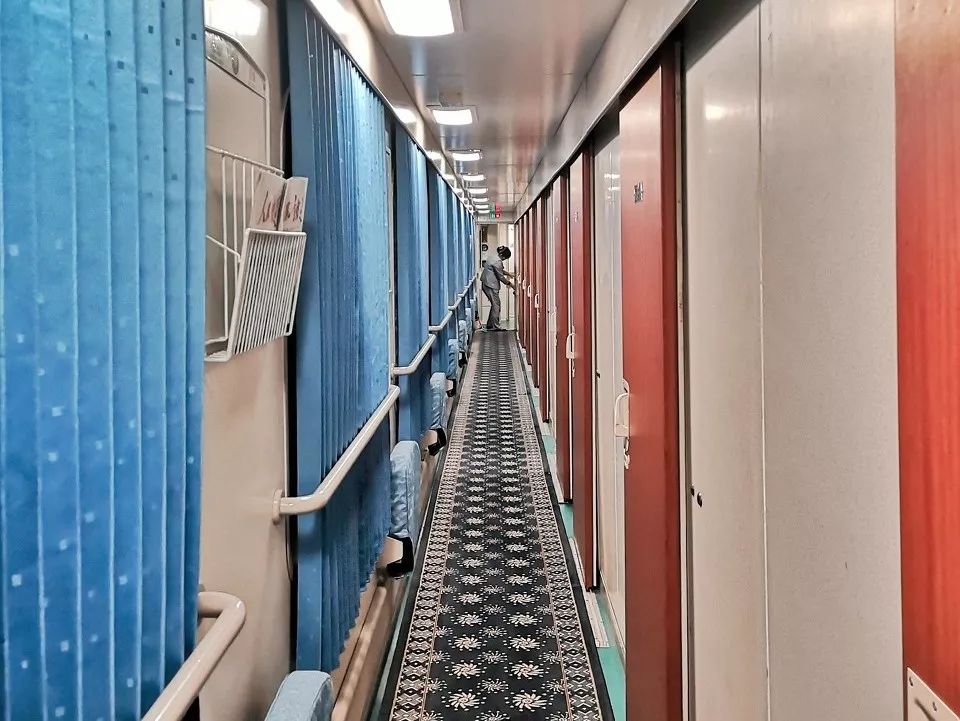 旅游列车豪华软卧,旅游硬卧还是软卧