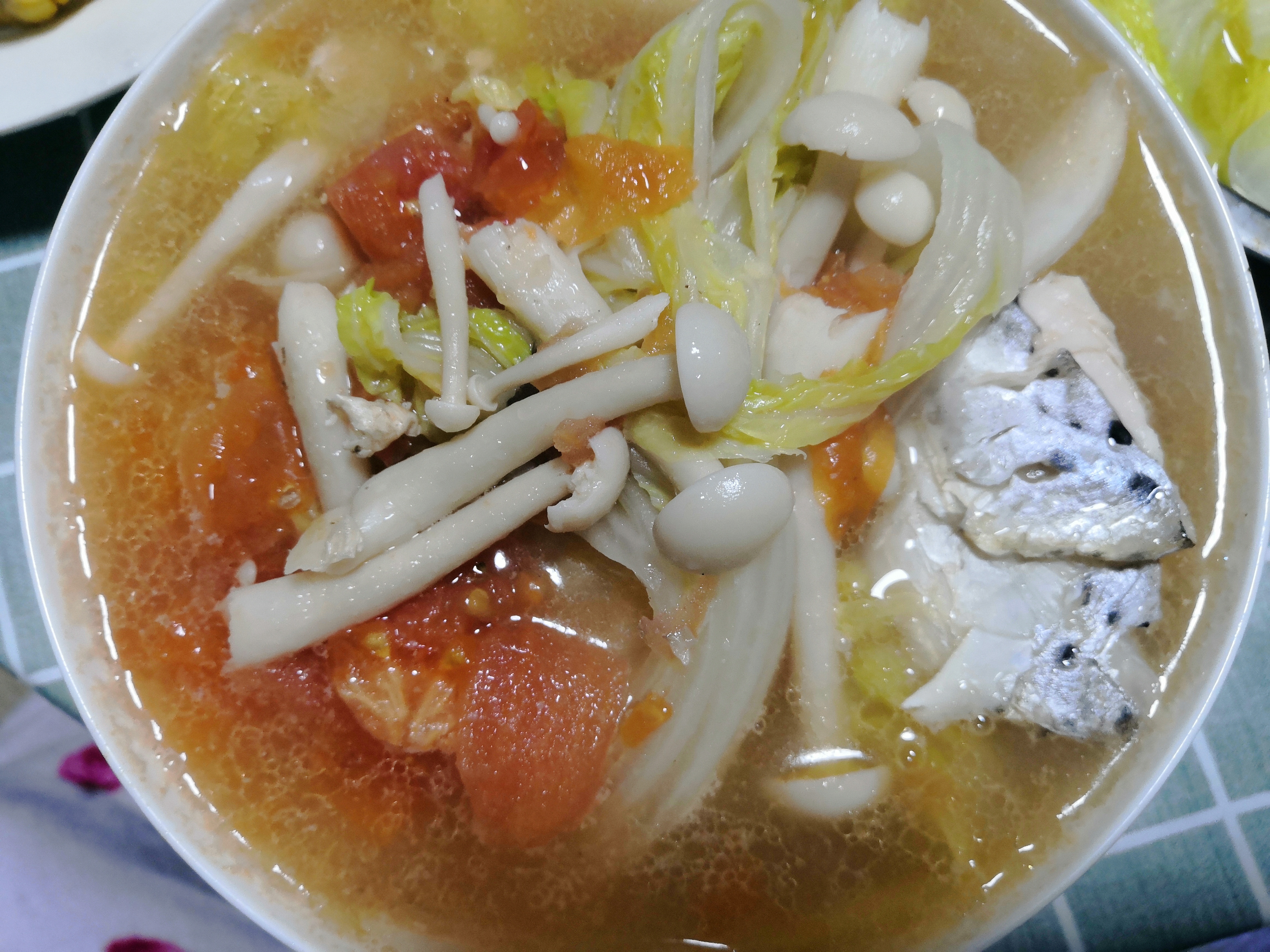 炖了两个小时的鱼汤,炖三文鱼鱼汤如何又白又浓稠