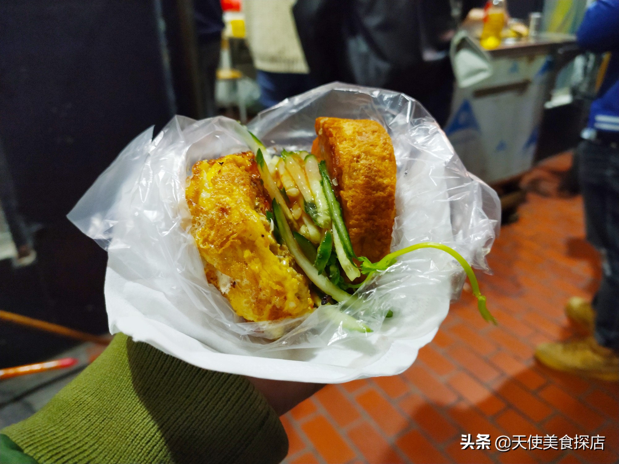 厦门塔斯汀小龙虾汉堡,厦门网红汉堡大叔的汉堡胚