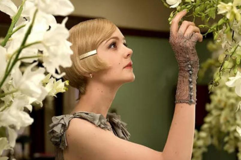 《了不起的盖茨比》：美貌的黛西被金钱异化，过着漫漫“幸福”路