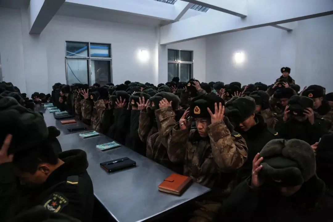 入伍十三年被提副营长,当兵13年破格提干副营长