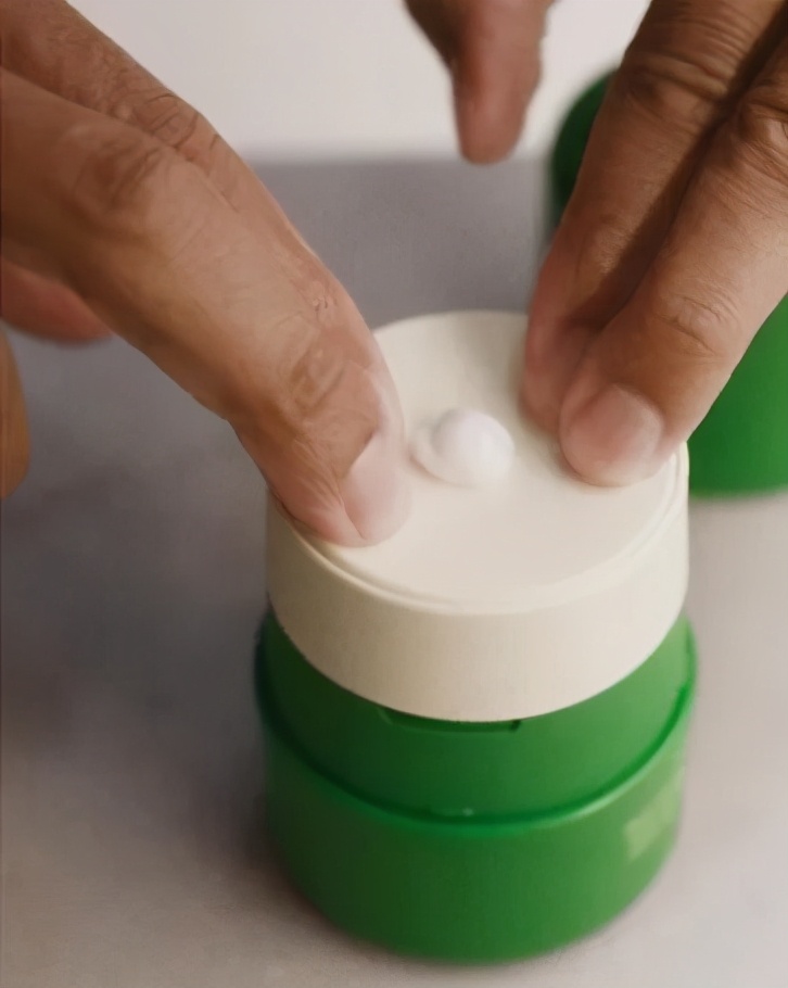 蕾哈娜菠萝纹的服装,蕾哈娜服装品牌