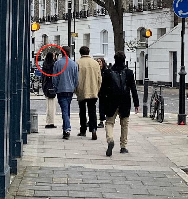 奥巴马夫妇访问英国王室,奥巴马老公和女儿