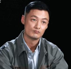 今天余文乐老师要为你们上一堂军装搭配课，答应我要好好学习哟！