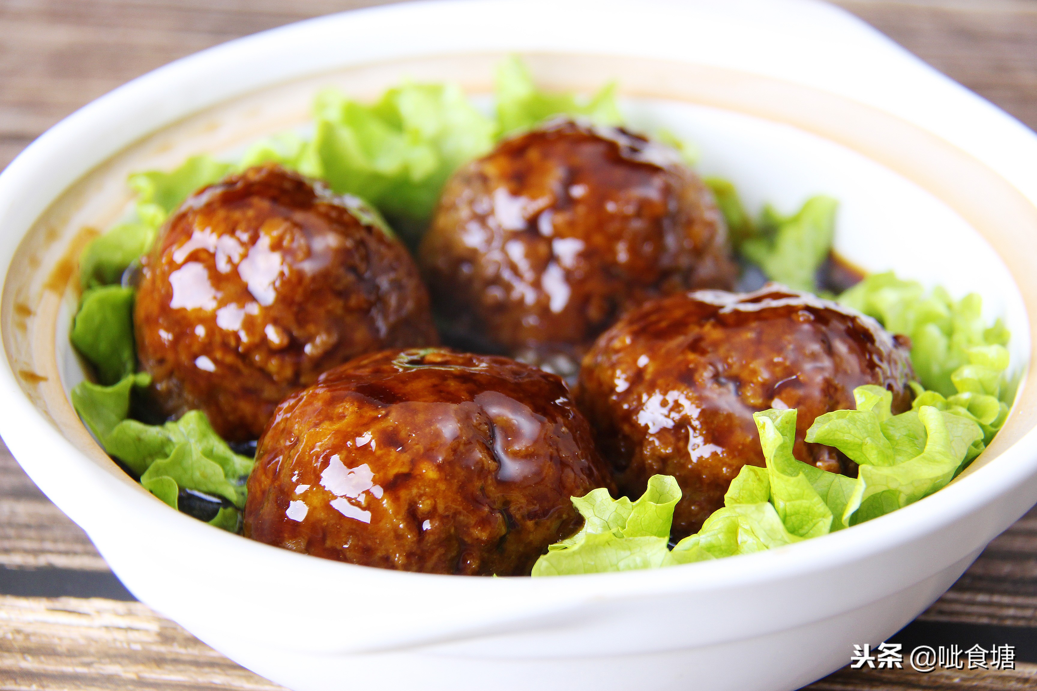 四喜丸子与红烧狮子头的区别,四喜丸子红烧狮子头是炖还是蒸