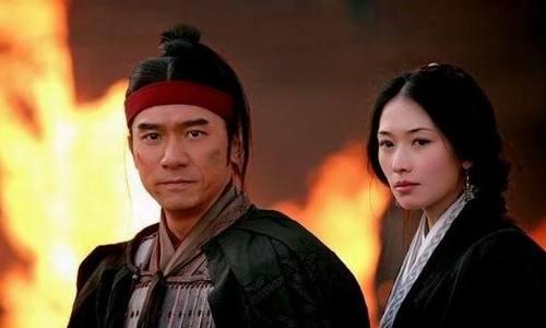 孙策去世周瑜回来,新三国孙策战死大乔痛哭