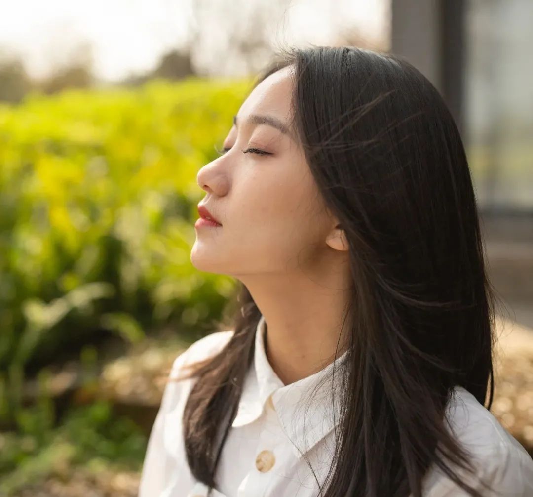 85mm定焦值得买吗,人像定焦镜头买多少焦距