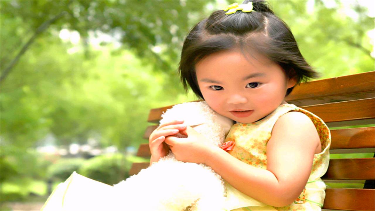 孩子总是粘妈妈怎么回应,孩子黏妈妈说明什么问题