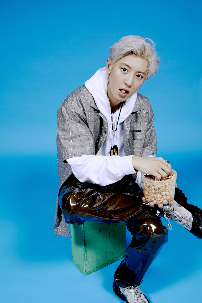 EXO-SC回归预告再公开，SM的皮裤真多！两长腿帅哥被拍成短腿