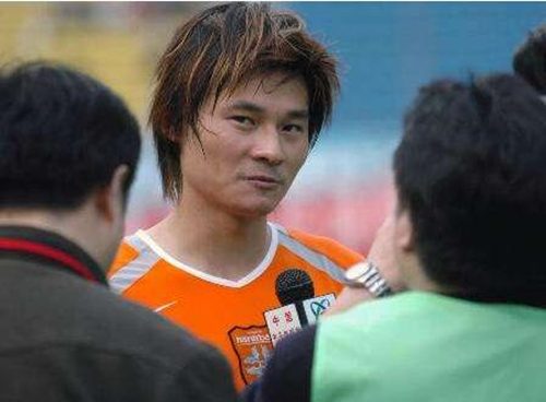 李毅在哪场比赛护球像亨利,李毅我的护球像亨利什么梗