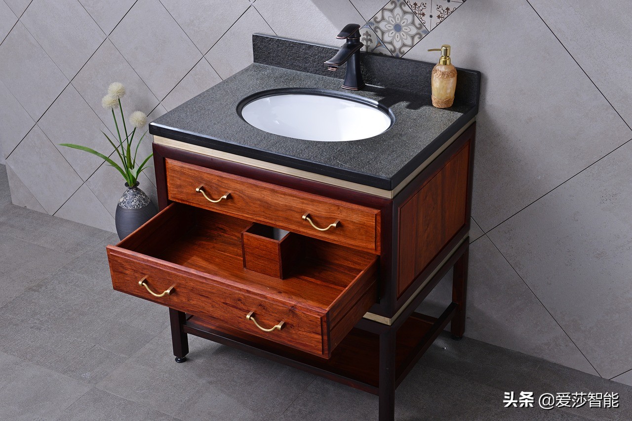 卫生间发潮发霉如何处理,家里卫生间异味发霉严重怎么办