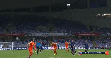 郜林颜骏凌回头视频,颜骏凌背对郜林不敢看罚球