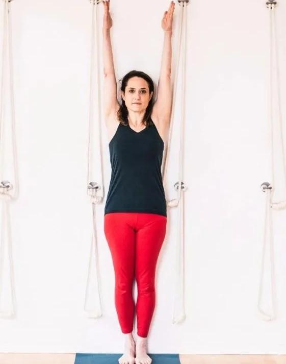 练瑜伽总是拱背怎么回事,练瑜伽耸肩缩脖怎么办