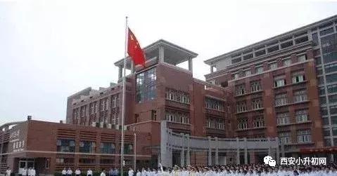 西安家长挤破脑袋让孩子上的学校,西安小升初家长像热锅上的蚂蚁