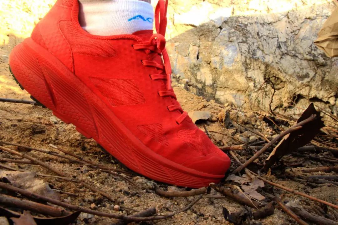 长距离跑步首选，为你的跑步增色：R2赤道LSD跑鞋评测