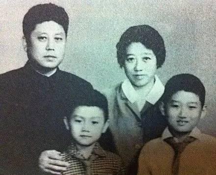 “北京流氓”王朔：骂人说脏话爱怼人的老炮儿，其实越老脸皮越薄