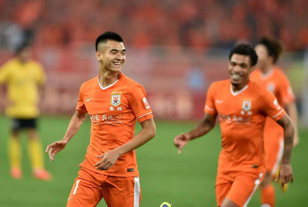 不要正经中卫！里皮技战术让人不解？马德兴的解读，你们认可吗？