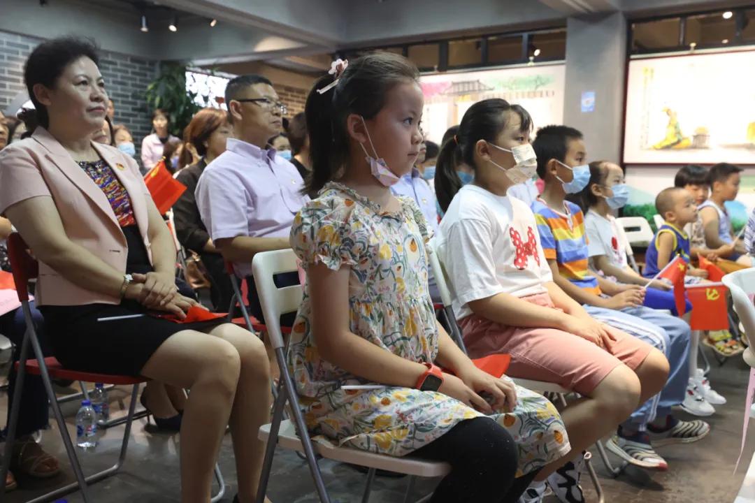 家门口图书馆环境好,流动儿童图书馆