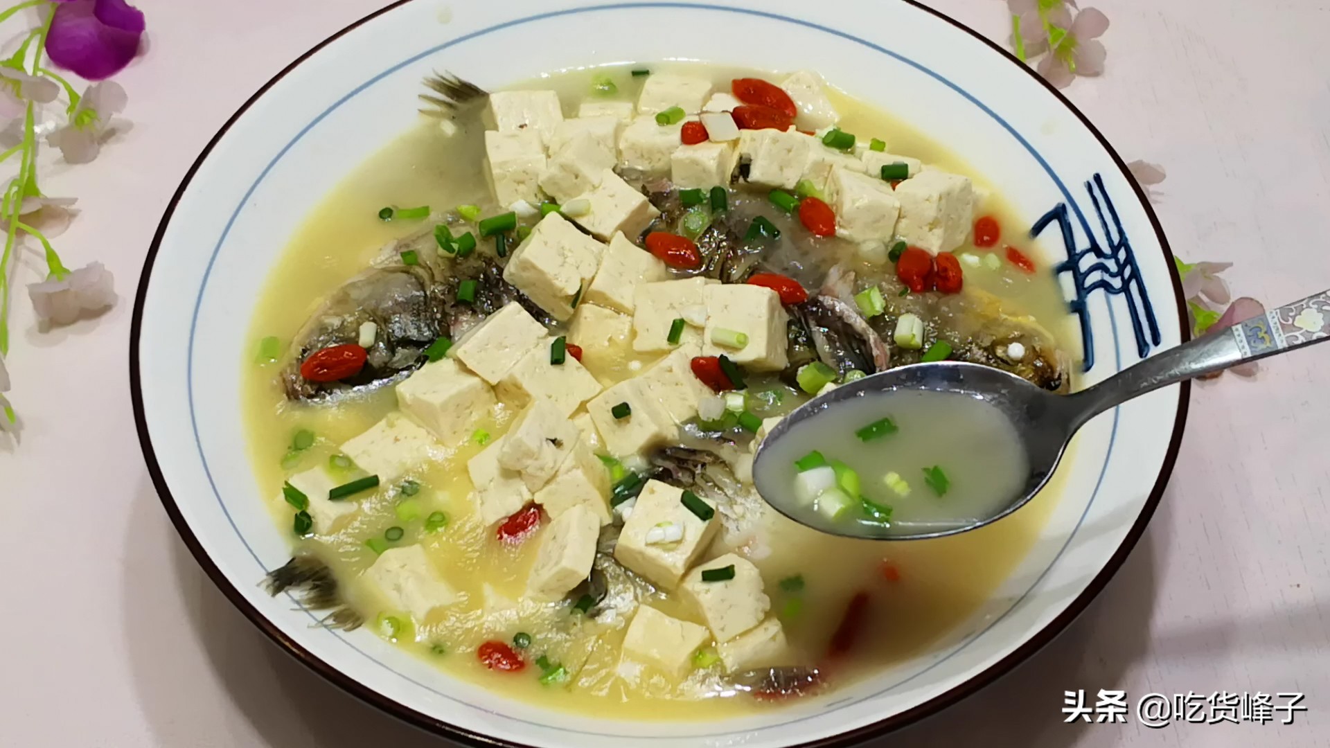 炖鱼去腥只需三种调料,炖鱼去腥的方法