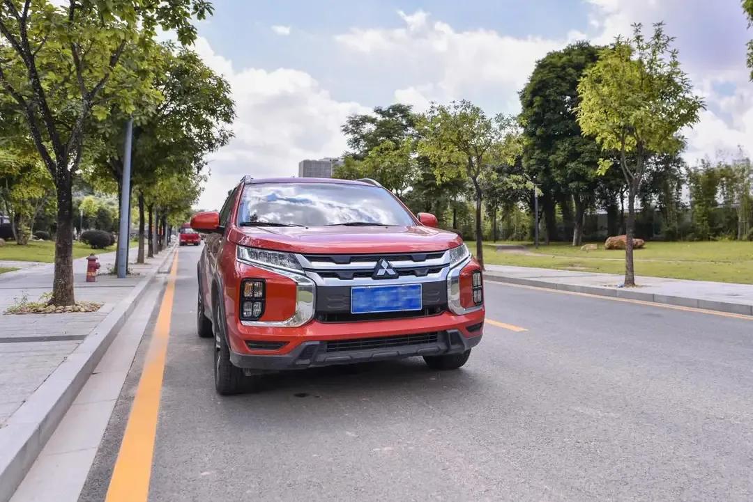 三菱劲炫一箱油可以开多少公里,三菱劲炫百公里