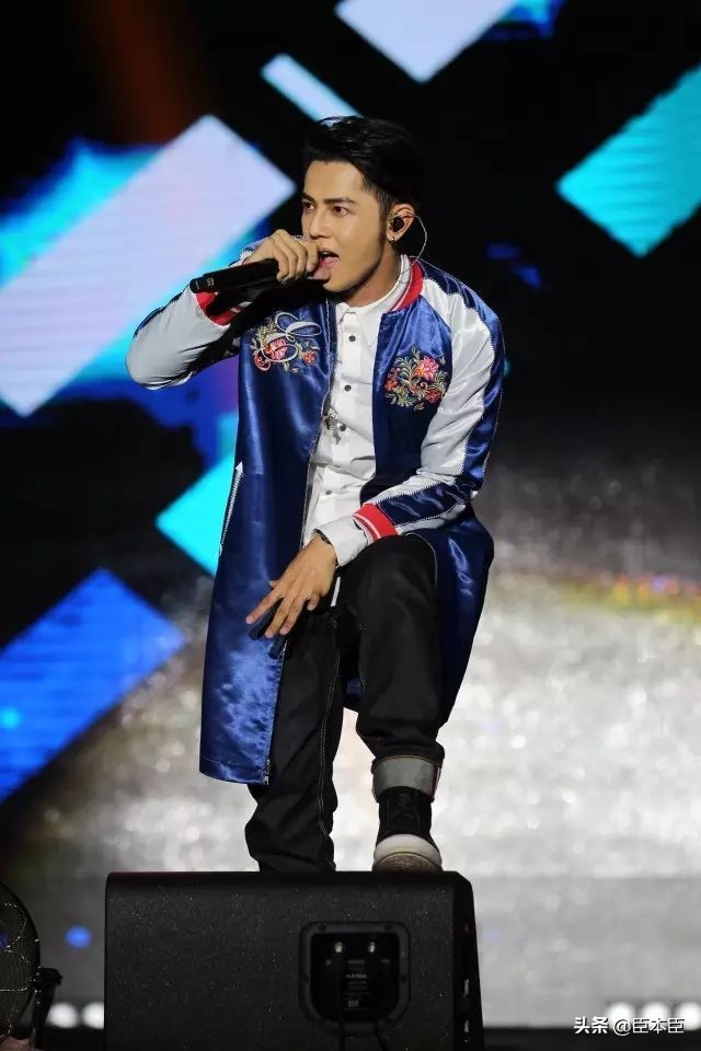 明星秋季穿搭，照着穿准没错