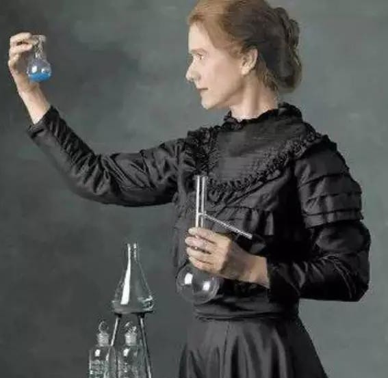 孩子左撇子要不要纠正？不当方式会带来伤害，左撇子的优势明显