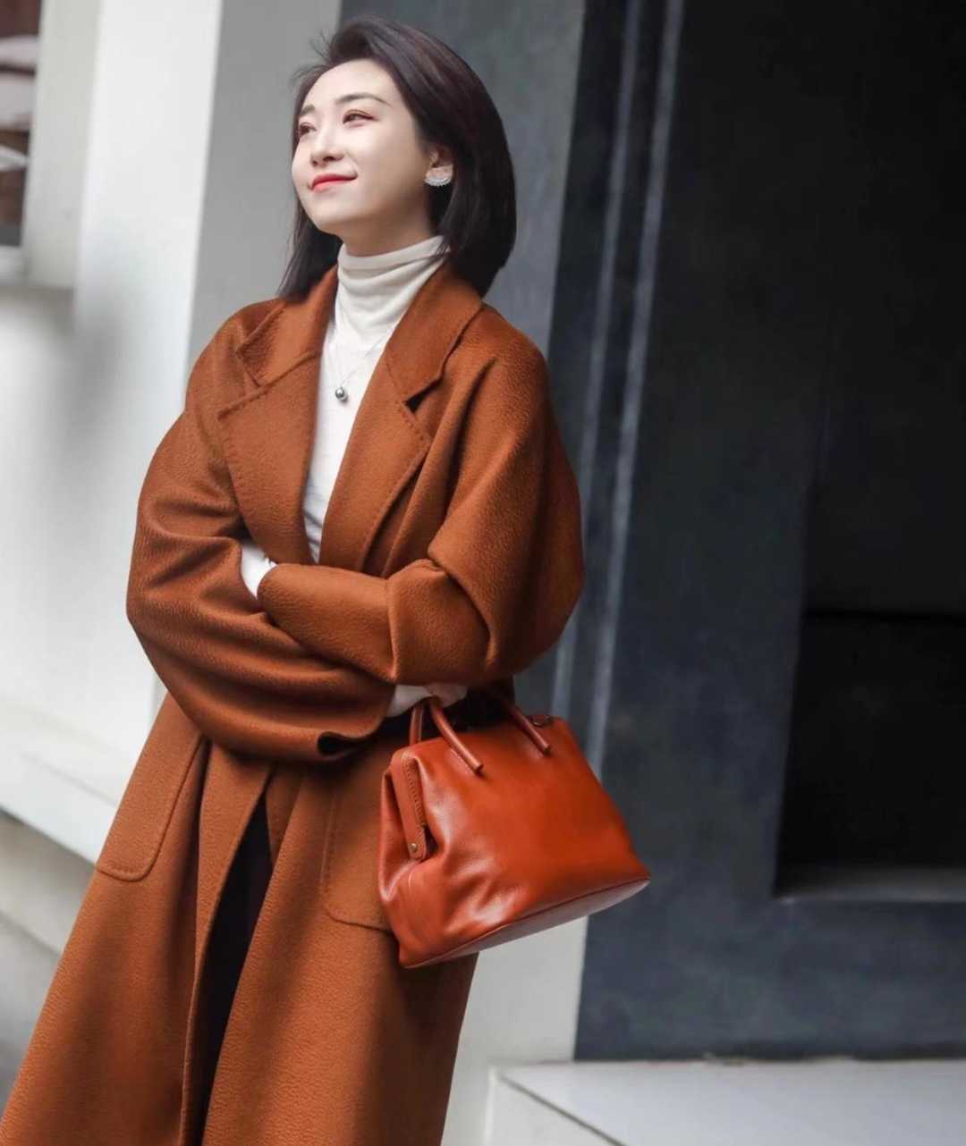 大地色呢子大衣怎么搭配,红色大衣与大地色怎么穿出高级感