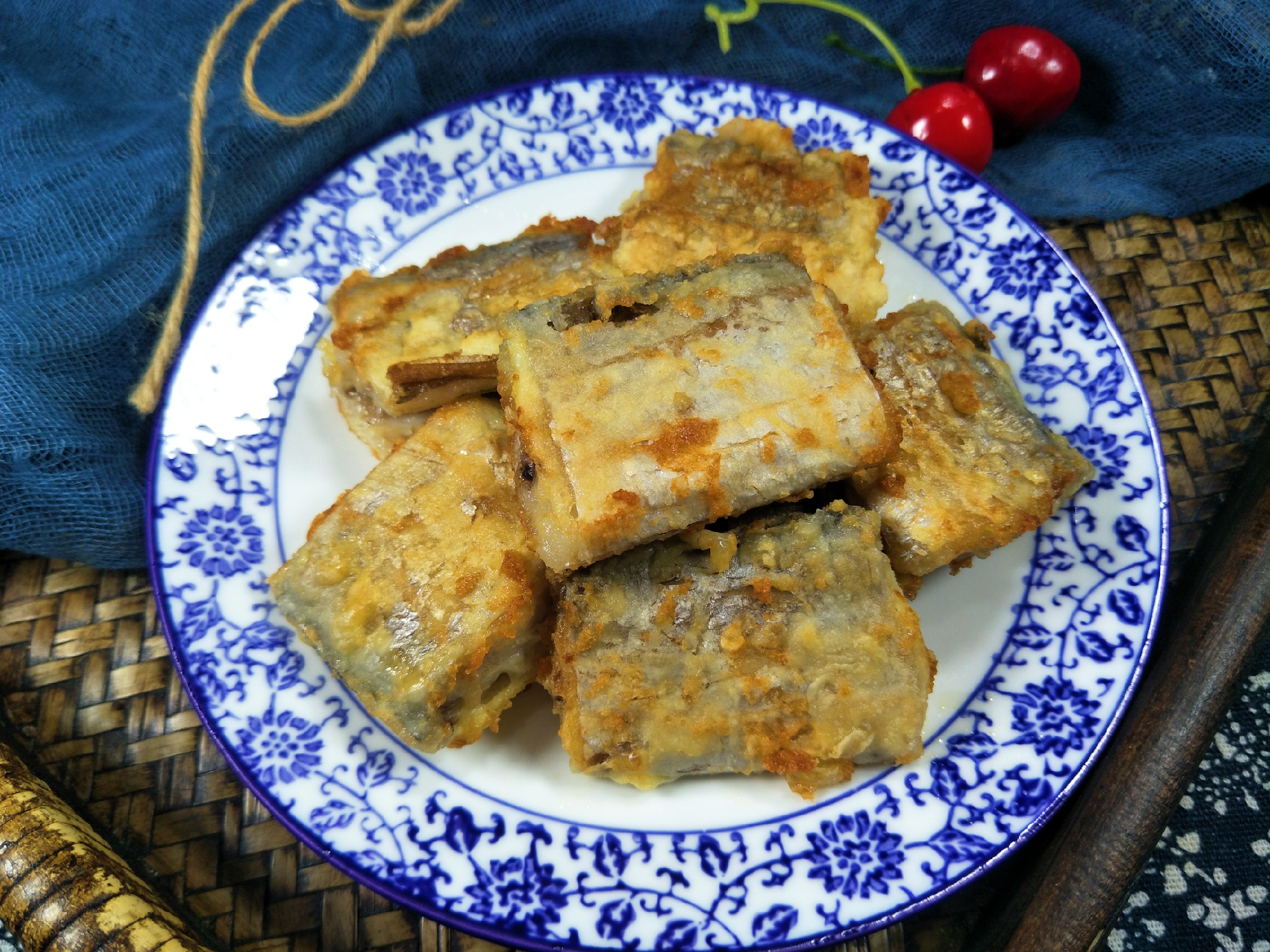 怎么煎带鱼不粘锅不掉皮,带鱼怎么煎不粘锅不掉皮