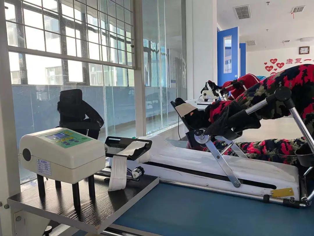 长葛哪医院？一患者非往医生兜里“塞钱”！医生竟“收了”