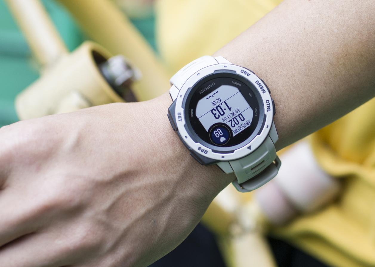 佳明instinct本能运动手表,佳明运动手表235最新款