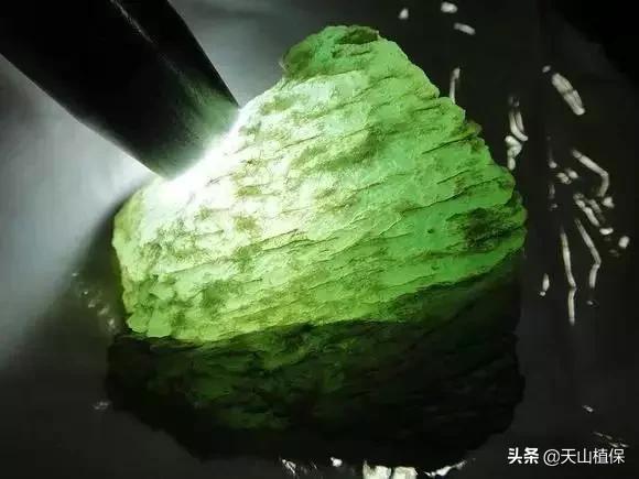 怎么捡到价值极高的石头,捡到一块石头价值千万