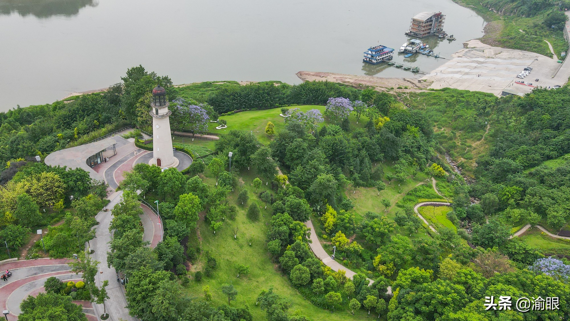 大竹林跟双碑、井口只隔着一条嘉陵江，但是风景大不一样