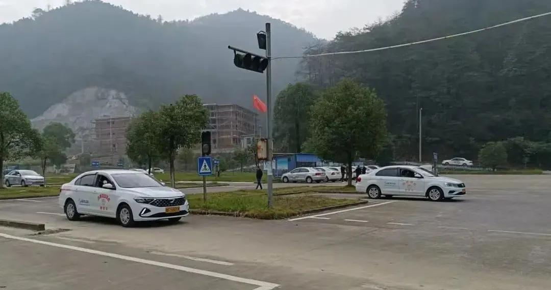 “损失近两万!”岳阳一男子考驾照时,突被要求脱鞋