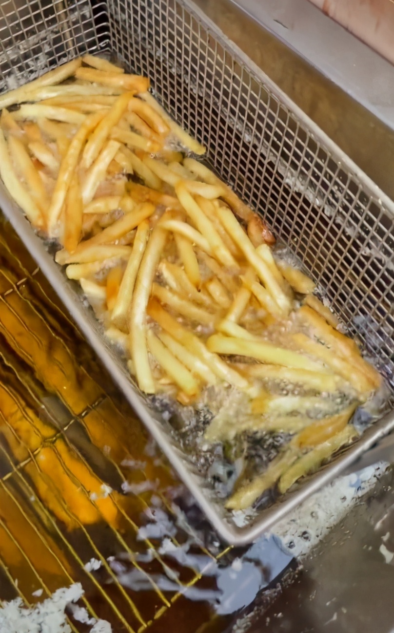 林更新深夜发文表白，称一切都是爱你的形状，女星评论太有深意