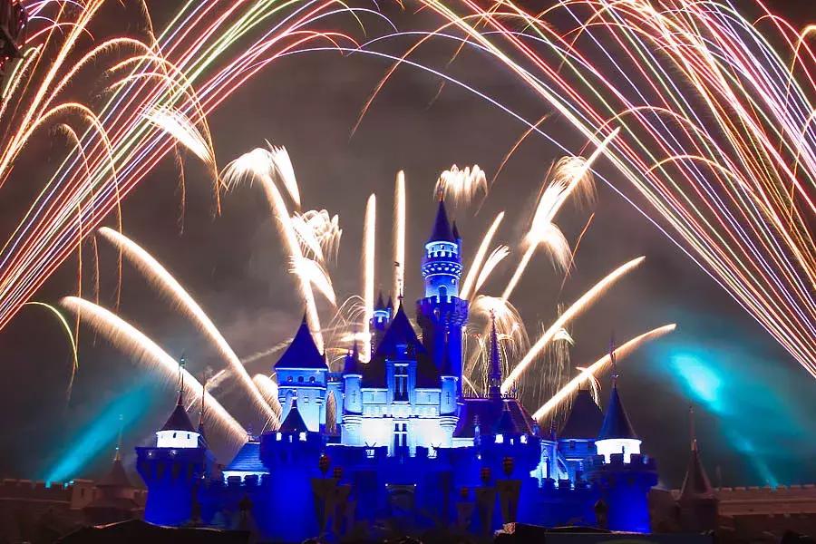 香港旅游攻略，这座中国人口最密集之城，昂贵房价让人遥不可及