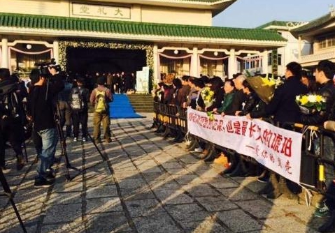 姚贝娜：患乳腺癌，割去乳房，后拍全裸写真照，死后捐出眼角膜