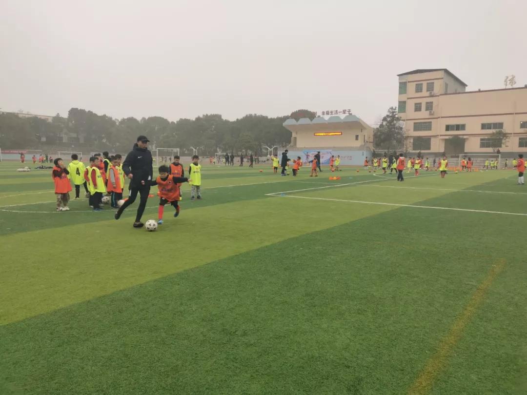 全国校园足球夏季训练营,2023足球训练营暑假