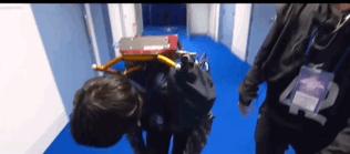 羽生结弦回国开始隔离，机场行李车亮了