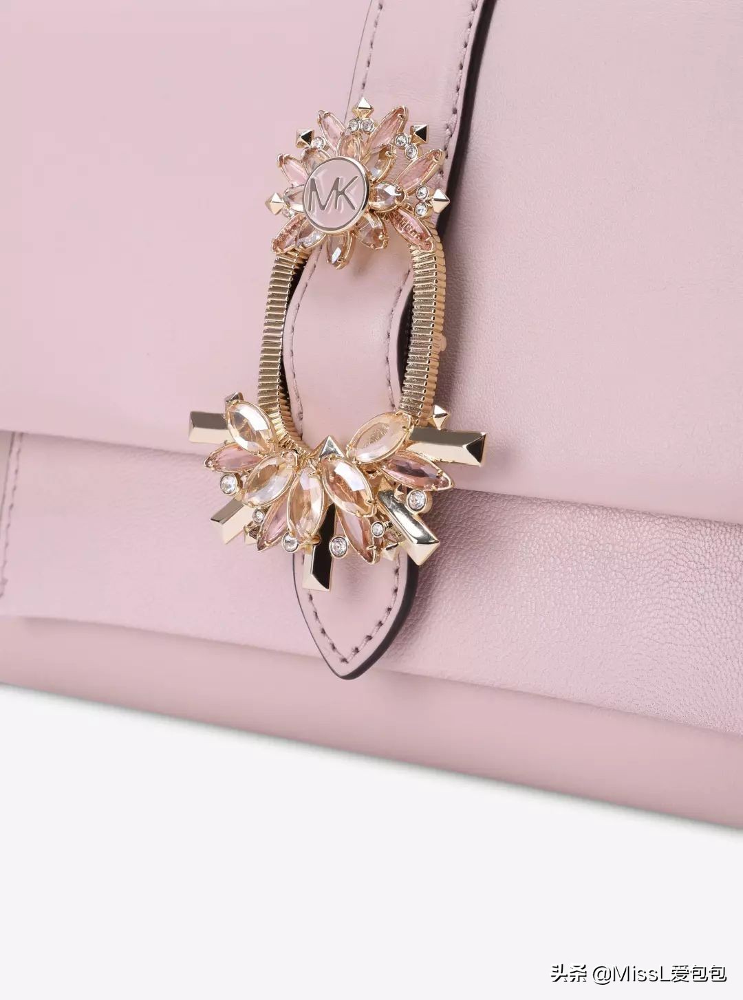 天热了来买新衣裳,天热又该买衣服了的句子