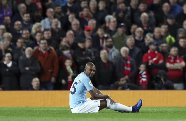 足球常识教学小视频,足球中的常见错误动作及纠正方法