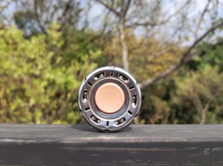 这个指尖陀螺不仅能转,还能啪啪啪?