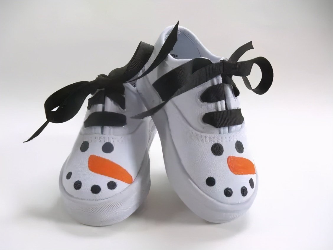 穿腻了小白鞋可以这样来改造,教你把小白鞋变潮流