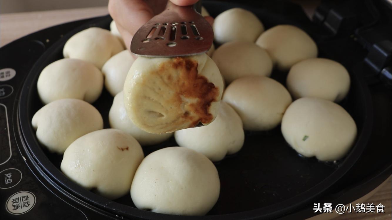 在家做生煎包的做法,教你在家做生煎包