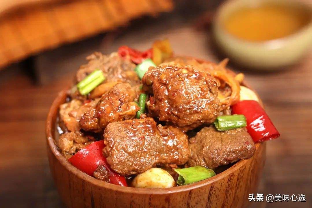 广西人吃酸笋的视频,广西人吃柠檬十年