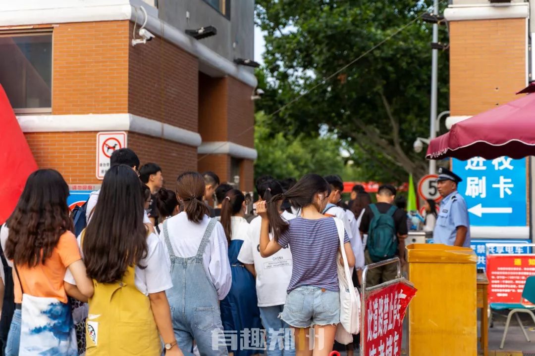 狂吃干脆面也能赚大钱，三十年前郑州小土豪已经这么干了