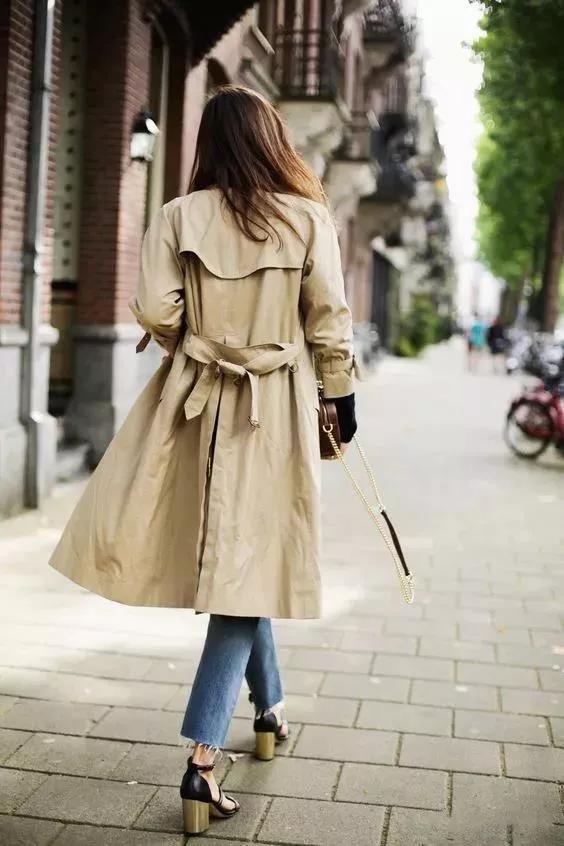 怎么绑风衣后腰带,男士风衣后面腰带怎么系