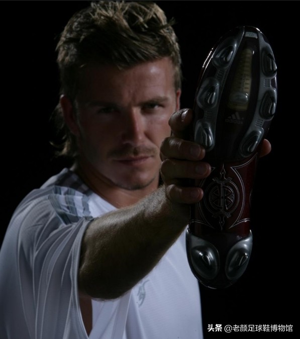 小贝当年多风光，三个儿子都穿德产定制鞋，球鞋广告动用百兽之王