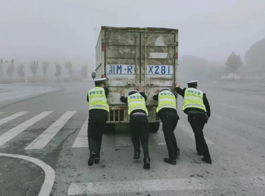 地铁一线员工春节坚守岗位敬业福,最美敬业福
